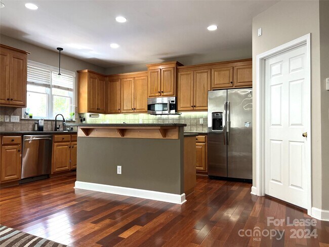 Building Photo - 13818 Ballantyne Meadows Dr