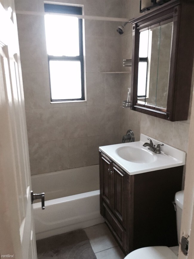 Foto del edificio - 2 br, 1 bath Apartment - 2330 36th St