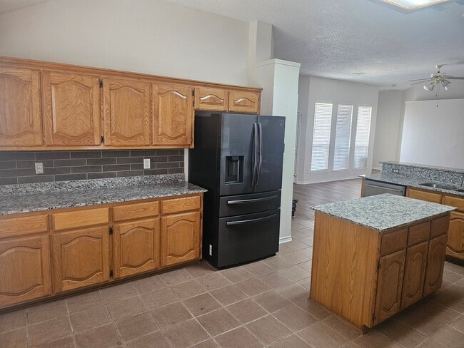 Building Photo - 3703 Blossom Dr