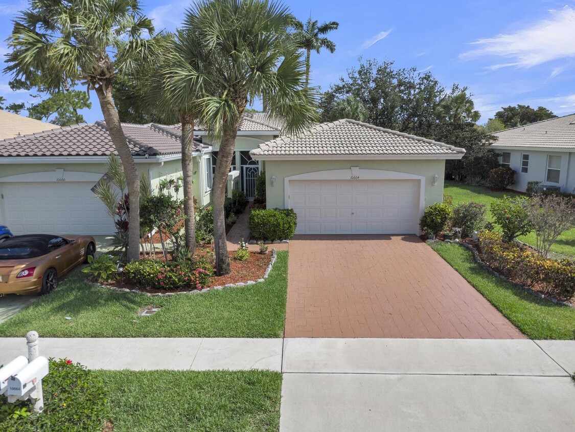 Primary Photo - 10664 Royal Caribbean Cir