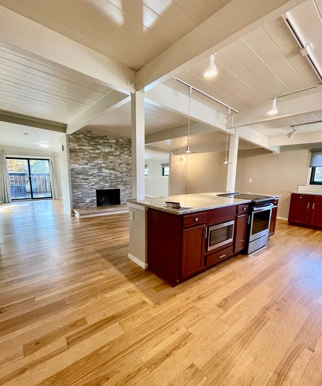 Building Photo - REDUCED STUNNING Mid-Century Modern Living!