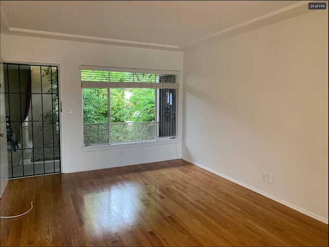 Living Room - 1849 N Harvard Blvd