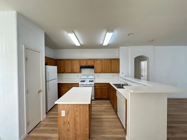 Building Photo - CACTUS SPRINGS