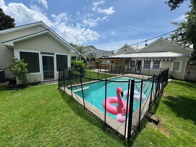 Building Photo - Pensacola - East Hill / Downtown - 4 bedro...