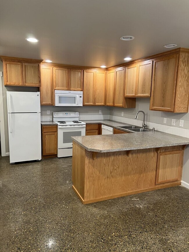 Foto del edificio - Charming 3-Bed Duplex with 2.5 Baths & 1600 Sq Ft - Prime Tacoma Location!