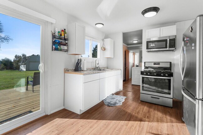 Foto del edificio - 5011-5013 Three Oaks Rd