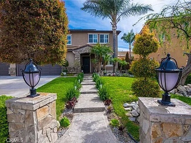 Foto del edificio - Absolutely Stunning home in Eastvale & loc...