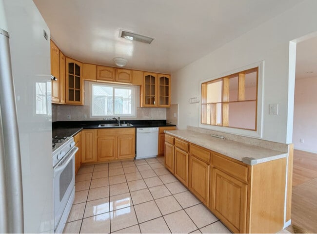 Building Photo - 307 Teddy Ave