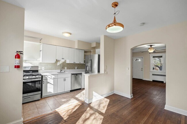 Building Photo - Capitol Hill Townhome | 3 Bed | 2 Bath | 1,350 Sf | Fenced-In Backyard