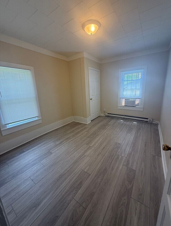 Foto del edificio - 1429 W. Fourth St. - 3 Unit