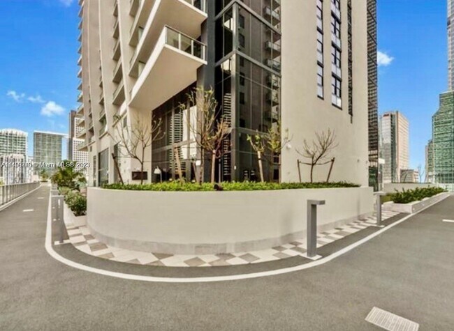 Building Photo - 1010 Brickell Ave