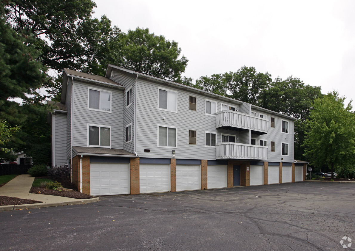 Clyde court shop apartments cuyahoga falls