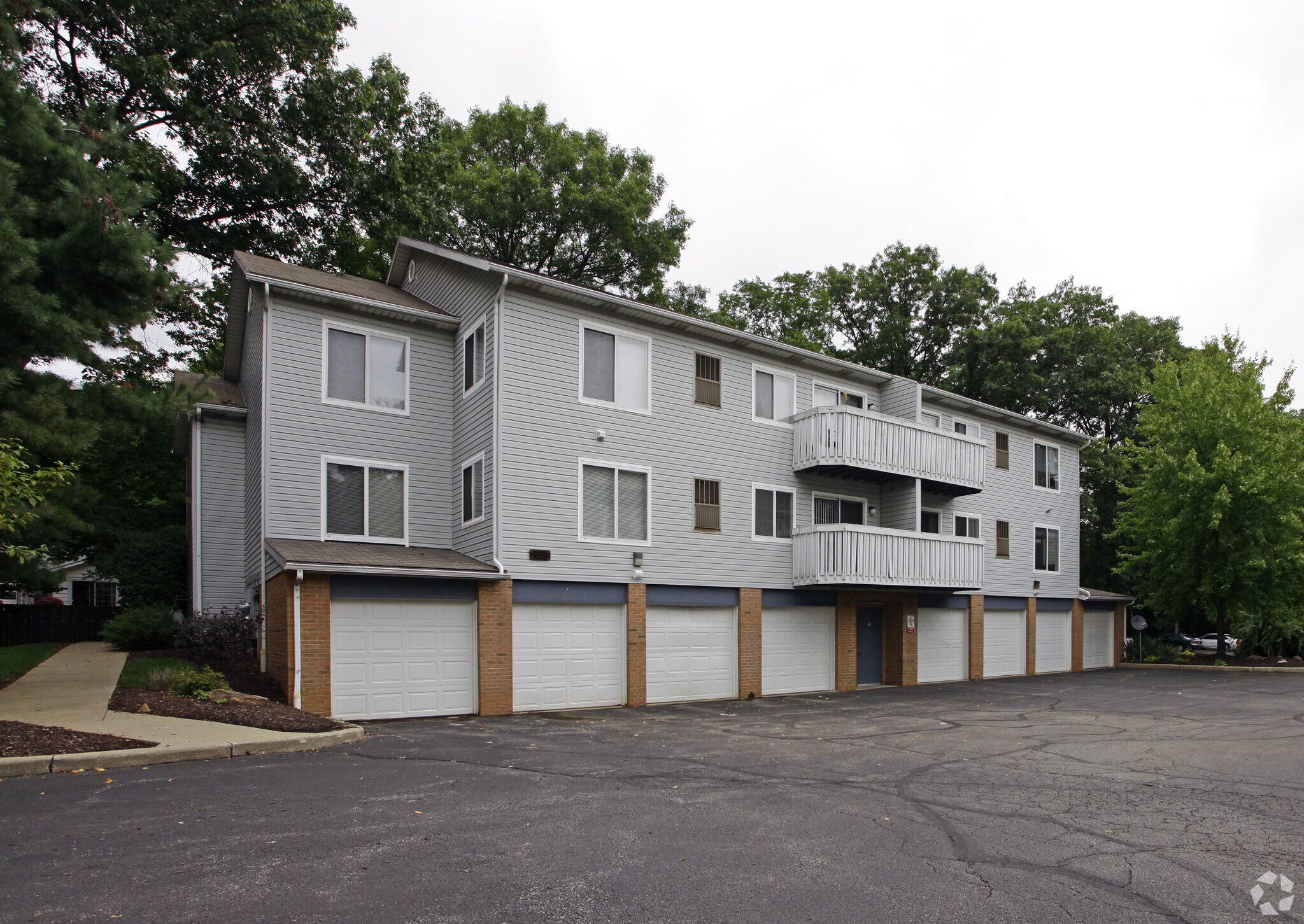 Woodrun Apartments – photo 1 of 8