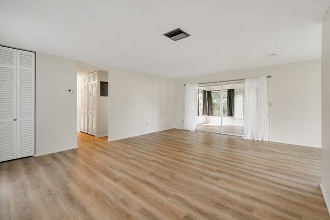 Building Photo - February FREE rent! Adorable 2/2 house in ...