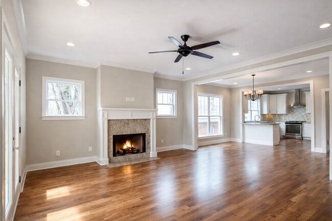 Sylvan Park Gem with Flexible 4th Bedroom, Outdoor Living & Prime Location Near Vanderbilt - Sylvan Park Gem with Flexible 4th Bedroom, Outdoor Living & Prime Location Near Vanderbilt Townhome