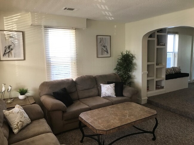 Building Photo - 1025 Simpson Ave