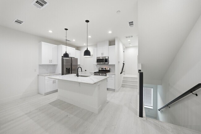 Building Photo - 7207 Mohawk Dr
