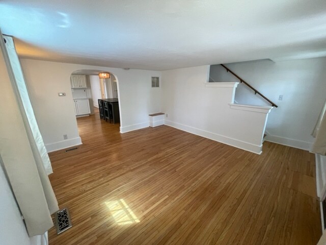 Building Photo - 133 N Ellsworth St