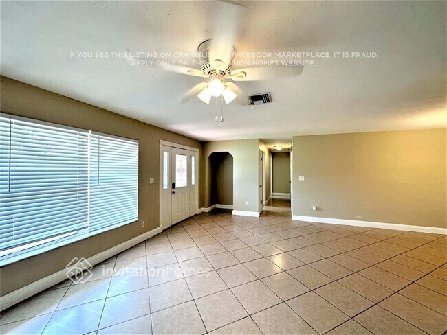 Foto del edificio - 1324 W Hartley Cir