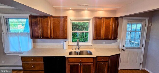 Foto del edificio - 4807 Woods Wharf Rd