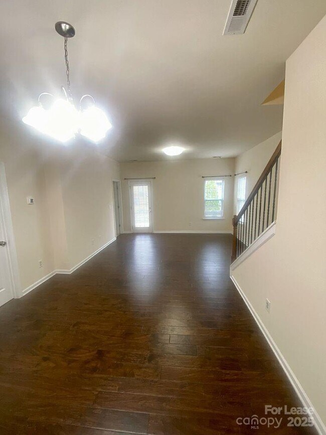 Foto del edificio - 4704 Pepperstone Ln