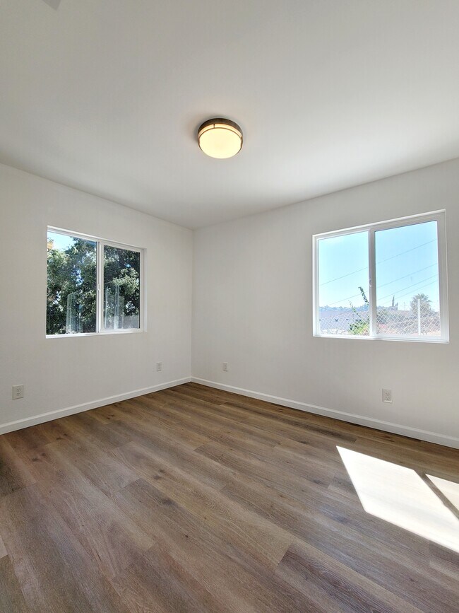 Foto del edificio - 815 N Ave 63