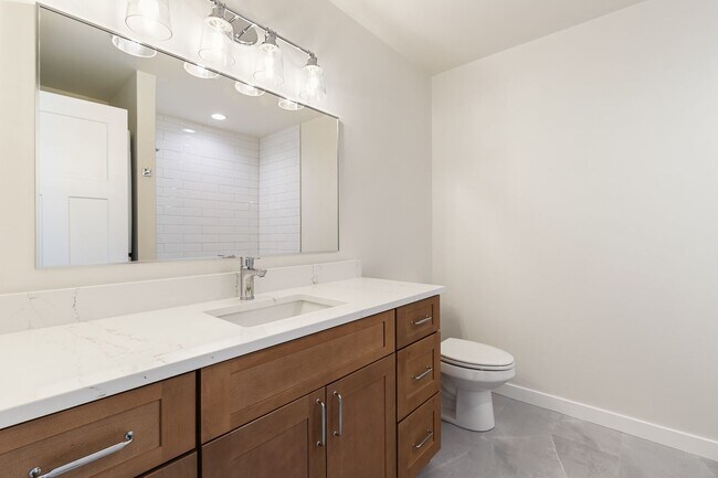 Building Photo - Halleck Townhomes Triplex