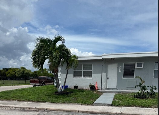 Foto principal - 830 S A St