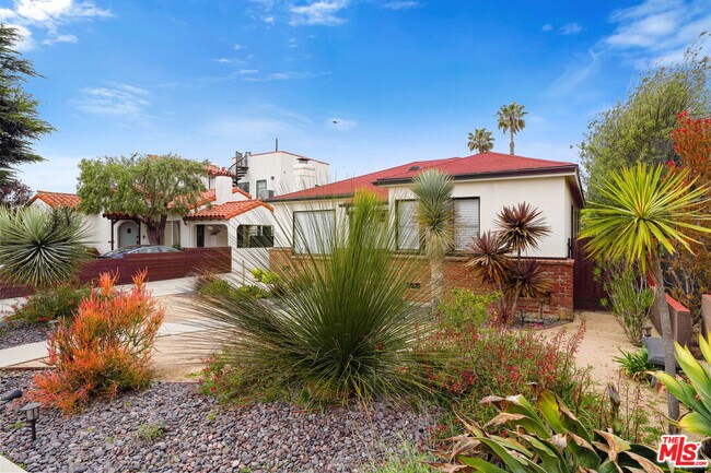 Foto del edificio - 2431 Pier Ave