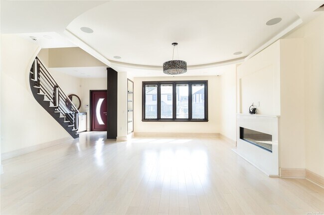 Foto del edificio - 73-30-7180 180th St