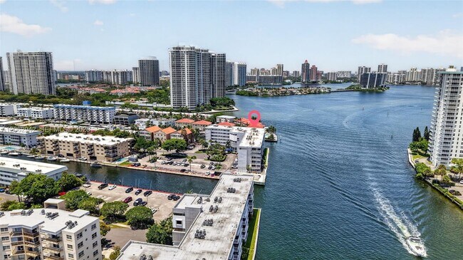 Foto del edificio - 4000 NE 170th St