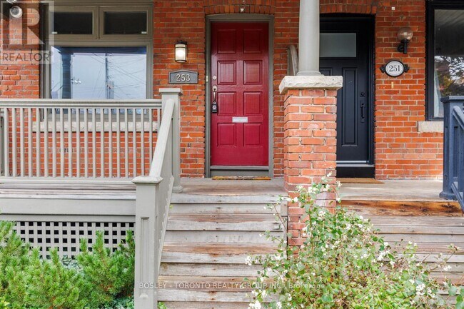 Photo du bâtiment - 253 Bedford Rd