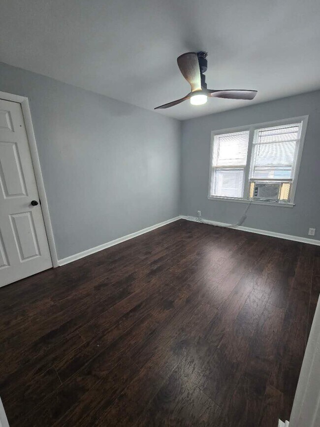 Foto del edificio - 4409 Myrtle Ave