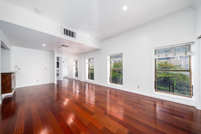Foto del edificio - 103 Montgomery St