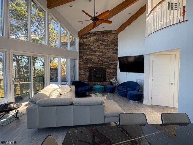 Foto del edificio - 4 Vista Ln