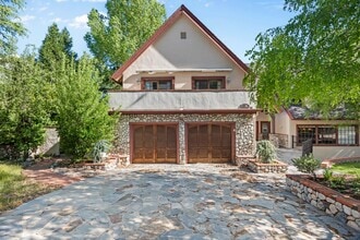 Building Photo - 887 Talisman Ln