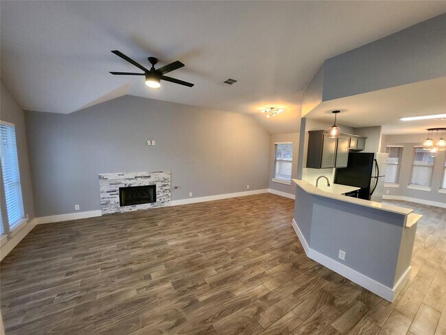 Building Photo - 201 Quail Cir