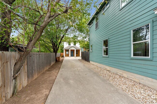 Building Photo - 7610 Bethune Ave