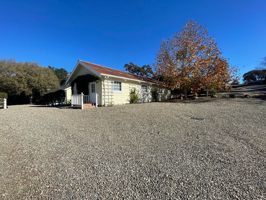 Primary Photo - Charming Cottage