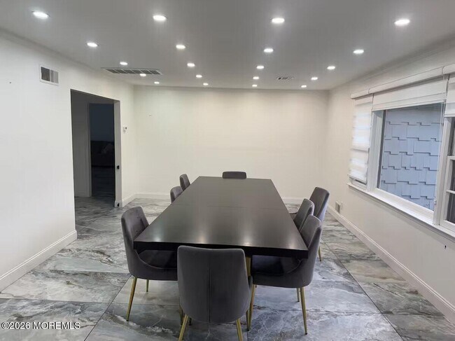 Foto del edificio - 224 Howard Ave