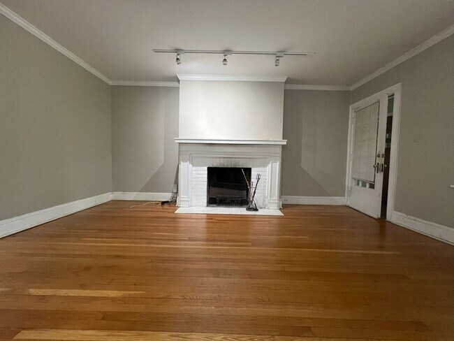 Foto del edificio - 3081-3081 Meadowbrook Blvd