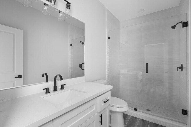Building Photo - 404 N Onyx Ave