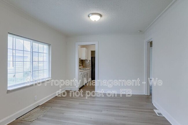 Foto del edificio - 6215 S Benton Ave