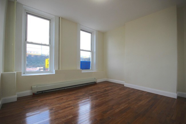 Building Photo - 1308 Broadway