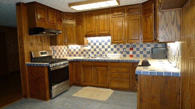 kitchen - 10100 Ketch Rd