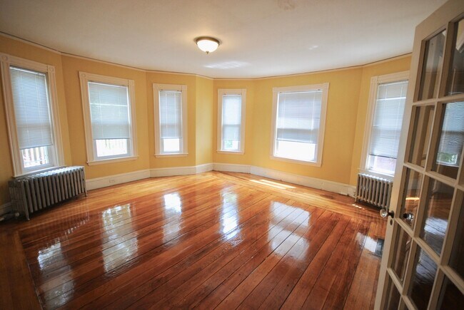 Building Photo - 24 Hinckley St