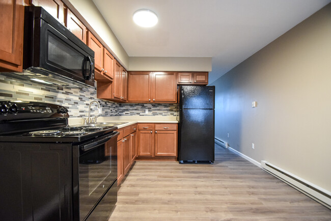 light and bright - 3425 Lilac Ln