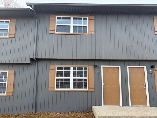 Building Photo - 2 Bedroom 1.5 Bath Apartment located in Jo...