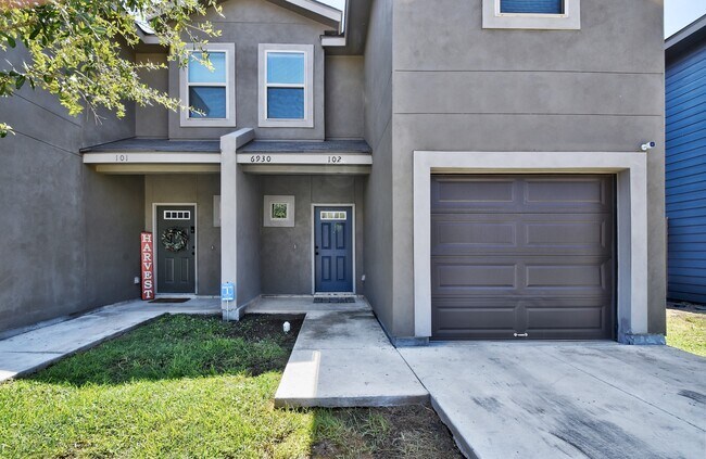 Building Photo - 6930 Lakeview Dr.