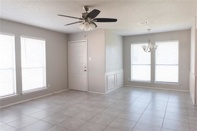 Building Photo - 2419 Ventura Dr